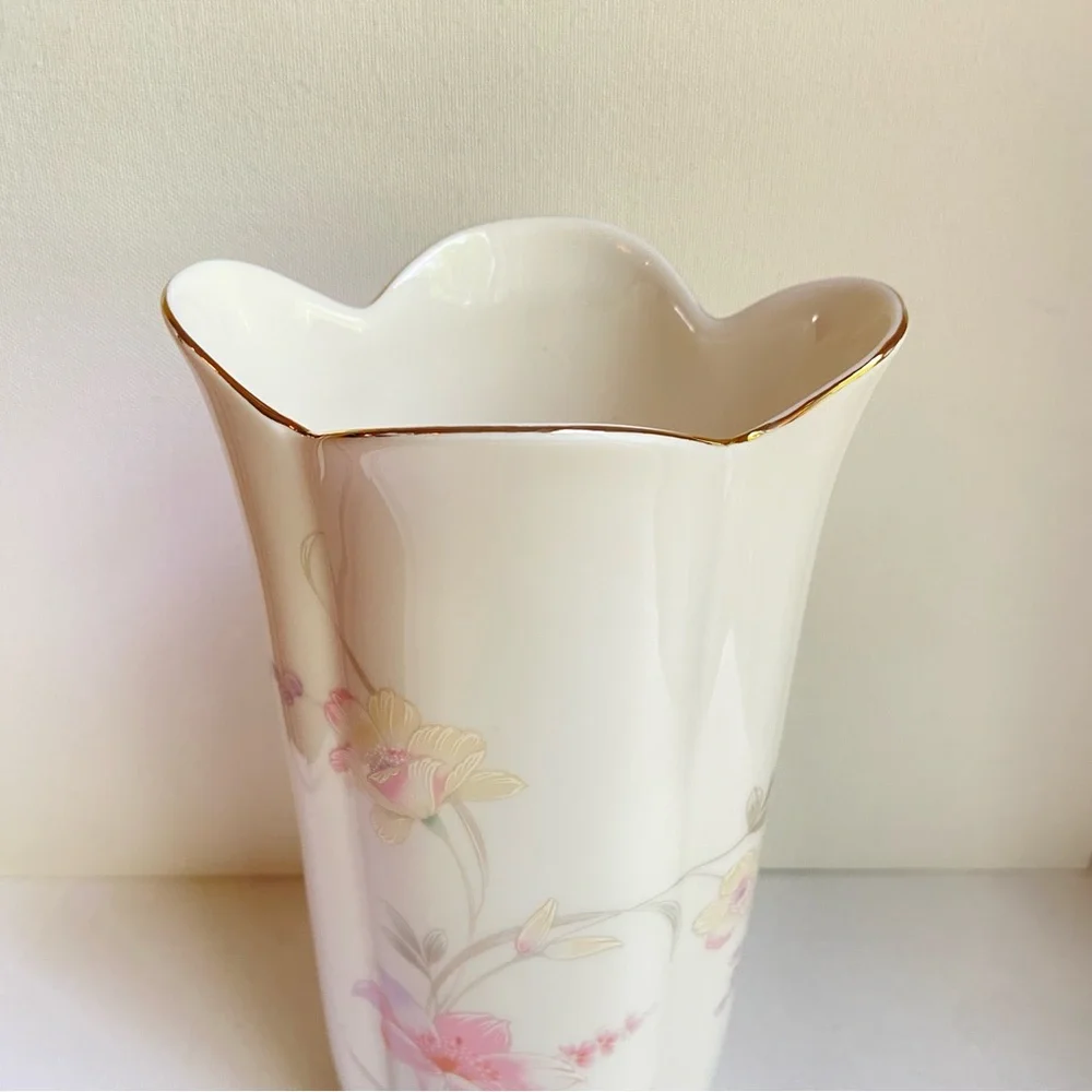 Japanese fine china tall floral vase with gold trim and scalloped rim oval shape